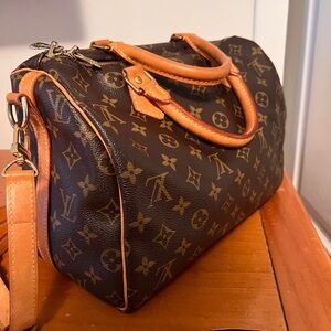 LOUIS VUITTON Monogram Bandouliere 25